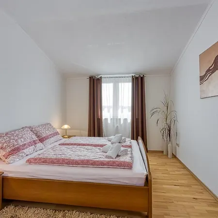 Martina With Private Pool Βίλα Kaštel