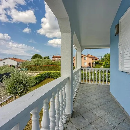Martina With Private Pool Vila Kastel