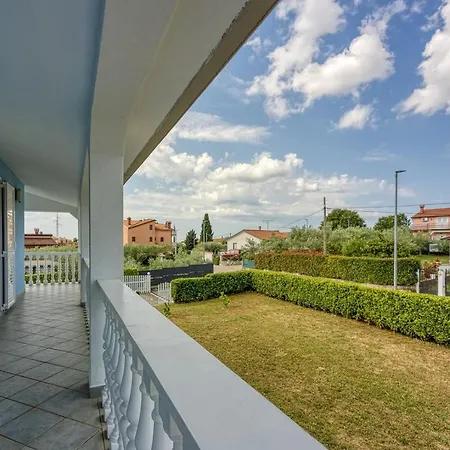 Martina With Private Pool * Kaštel