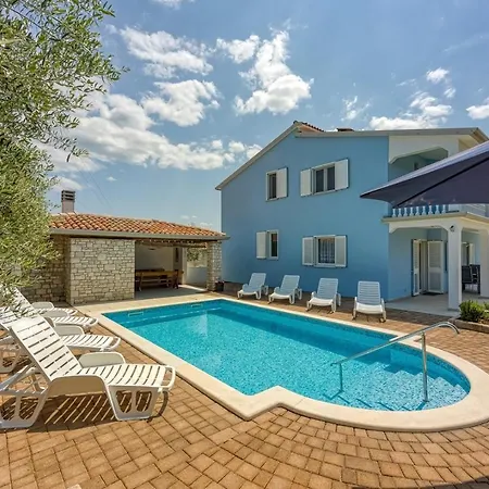 Martina With Private Pool Villa *