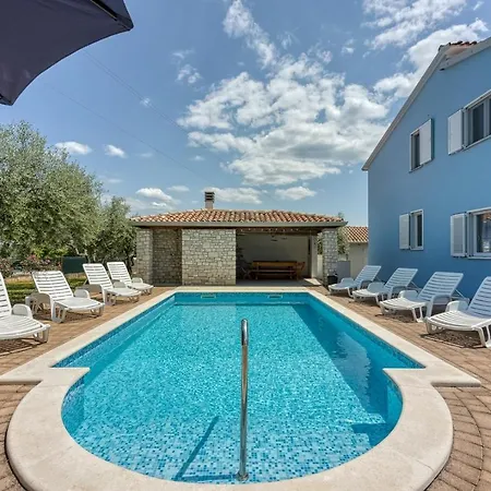 Martina With Private Pool Villa *