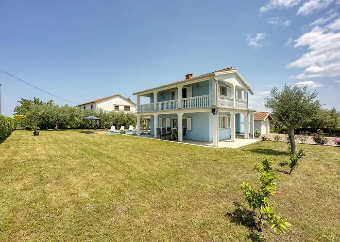 Martina With Private Pool Villa *