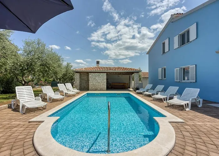 Martina With Private Pool Villa *